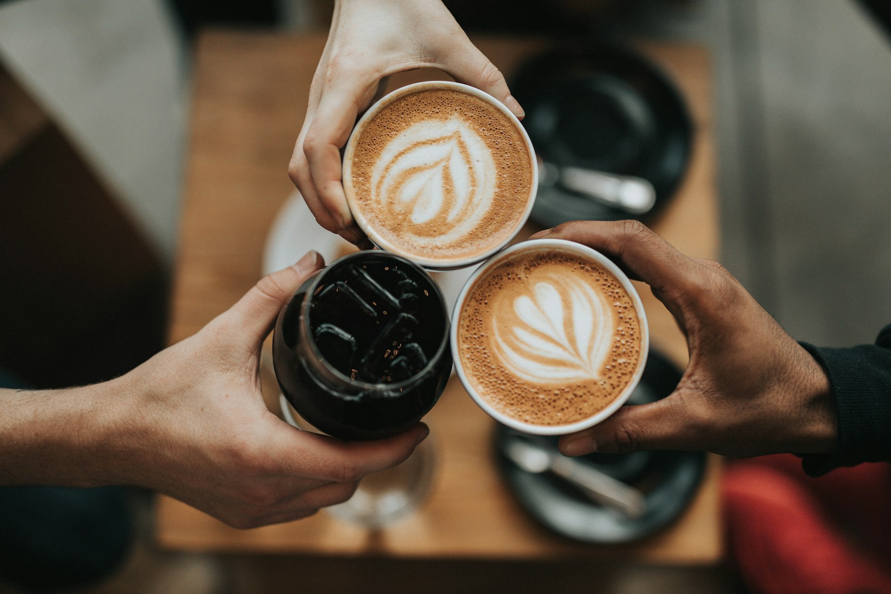 手冲咖啡与新鲜咖啡豆